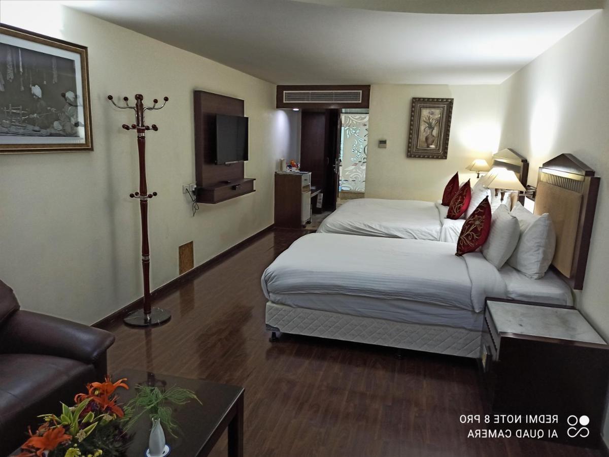 Hotel The Residency Srinagar Exterior photo