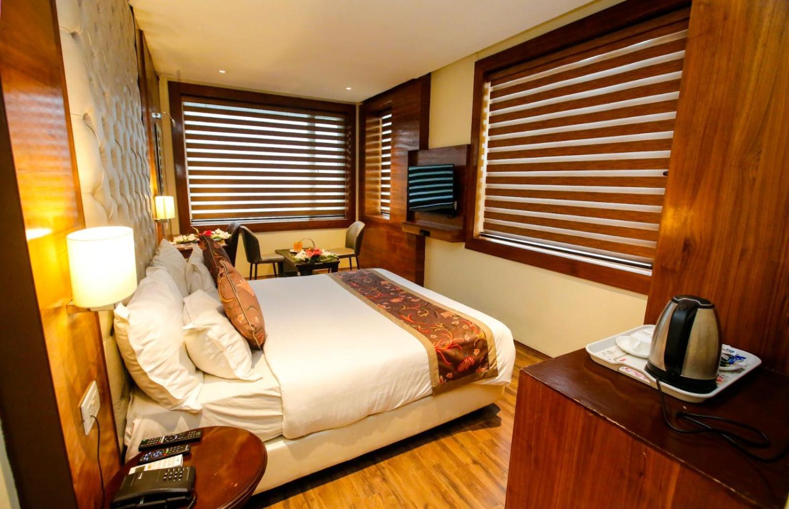 Hotel The Residency Srinagar Exterior photo