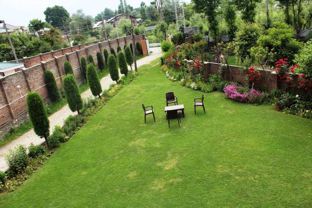 Hotel The Residency Srinagar Exterior photo