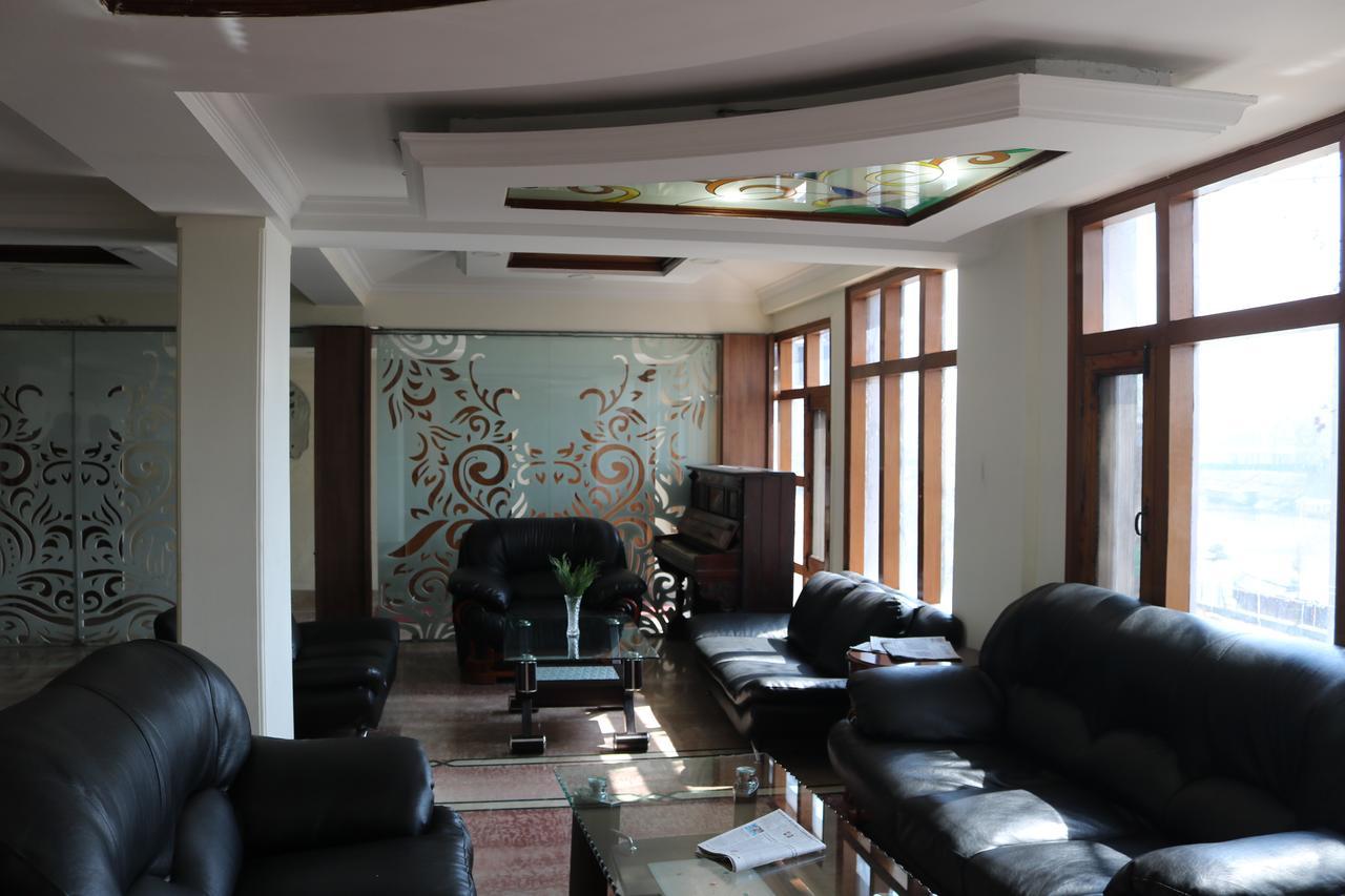 Hotel The Residency Srinagar Exterior photo